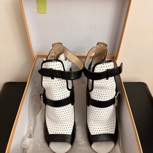 Michael Kors dakota Bootie 9.5